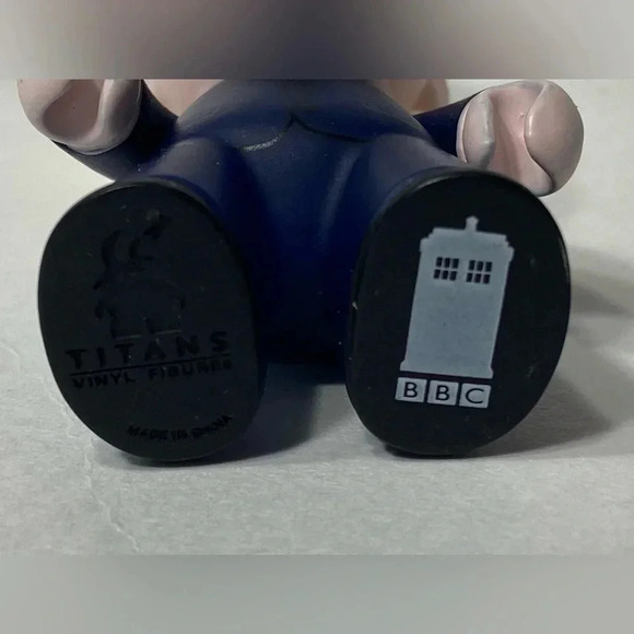 Doctor Who - Titans Vinyl Figure - The Editor - Picture 3 of 5